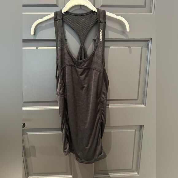 Set of 2 black sports tops - Picture 1 of 9